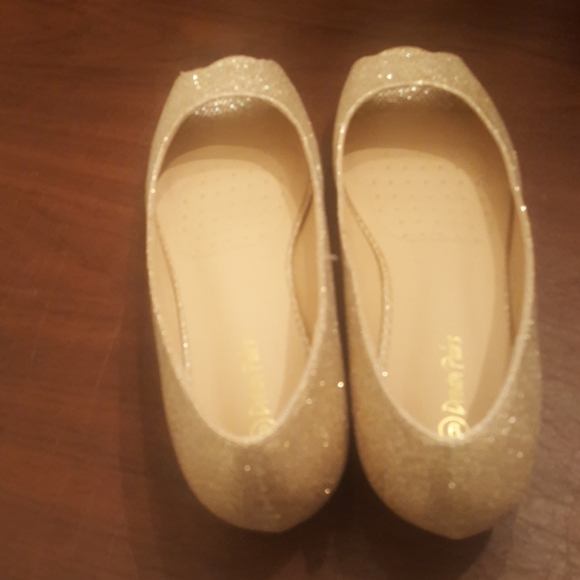 Shoes - Picture 2 of 3